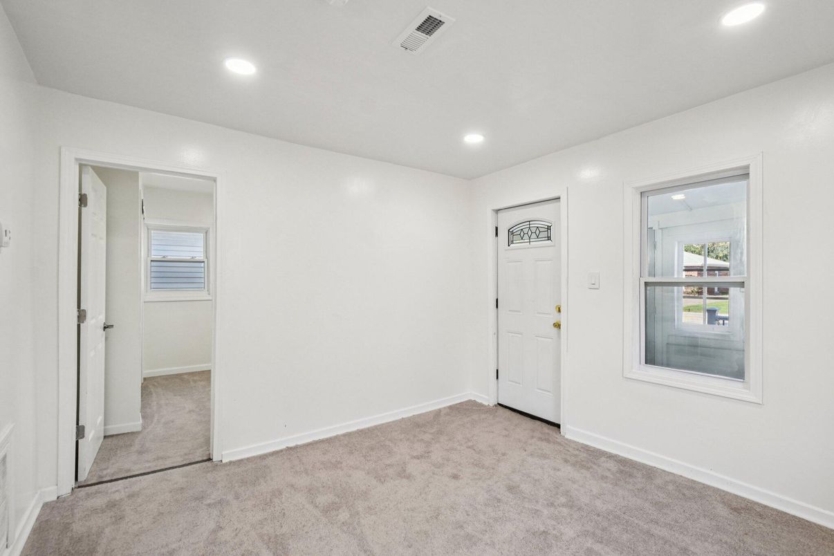 Empty room, Interior, Recessed Lighting
