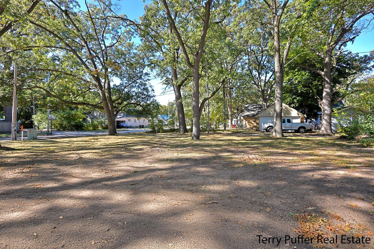 Detached Garage, Exterior