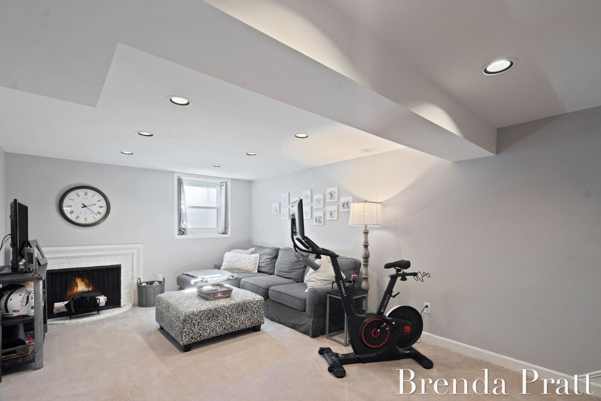 Fireplace, Fitness Equipment, Interior, Living room, Recessed Lighting