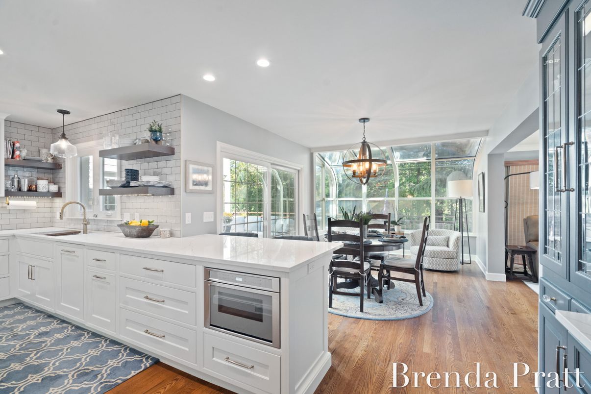 Chandelier, Dining room, Interior, Kitchen, Pendant Lights, Recessed Lighting, Wood Texture Flooring