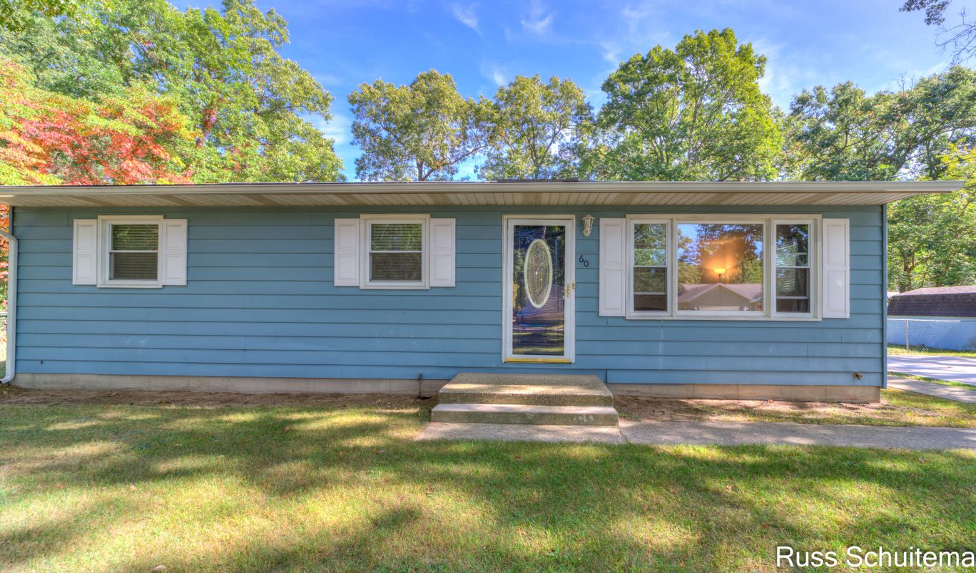 Exterior, Facade, Ranch