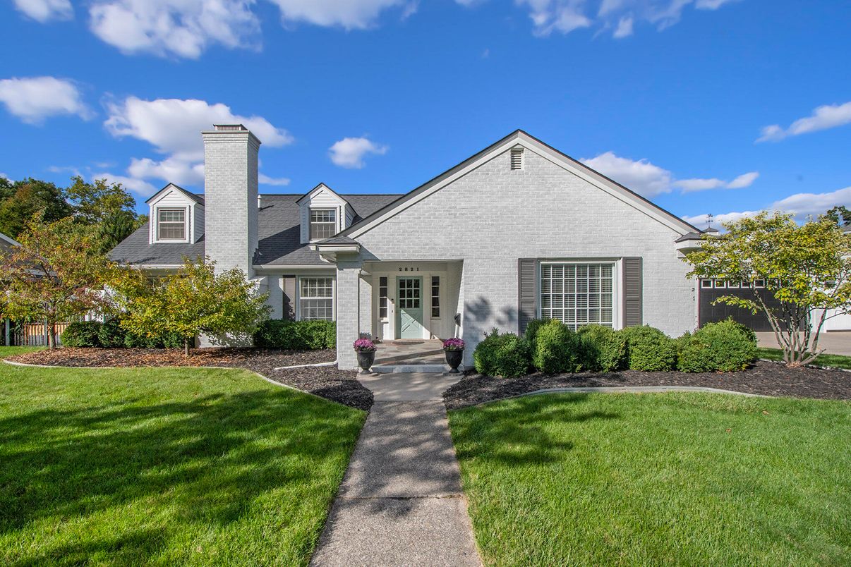 Exterior, Facade, Ranch