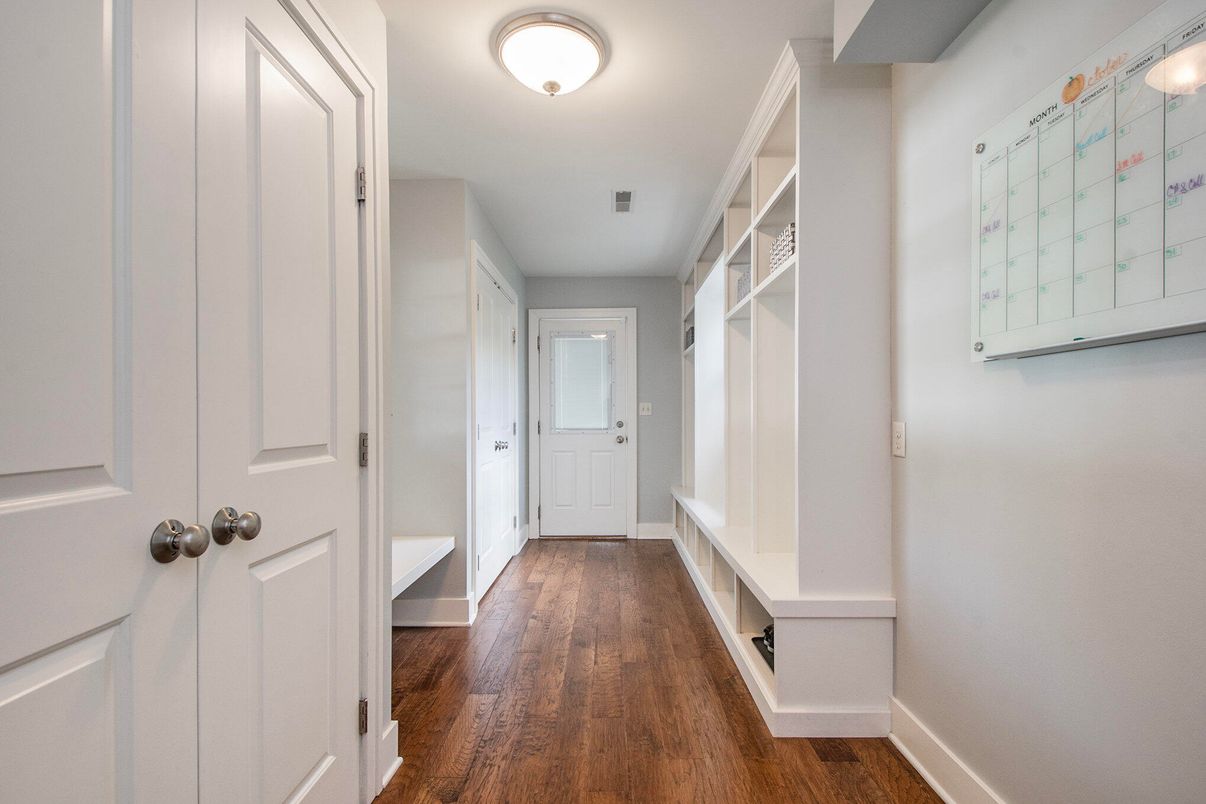 Interior, Walk-in Closets, Wood Texture Flooring