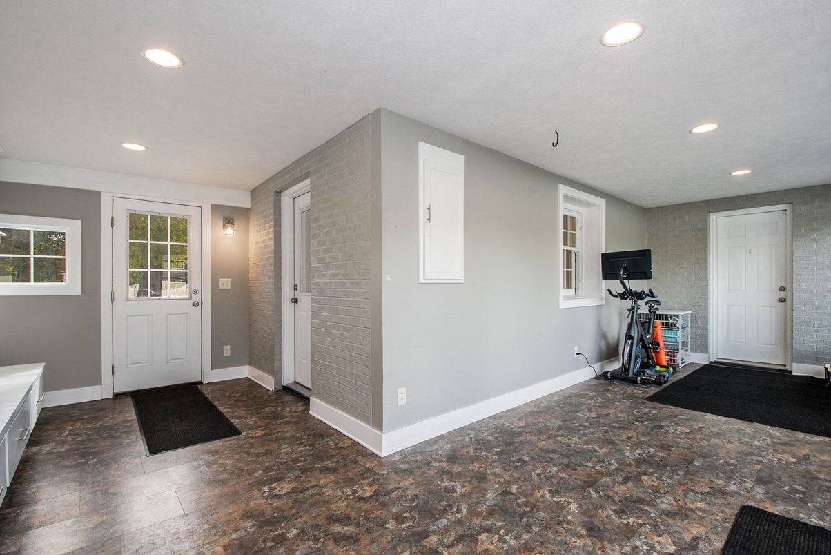 Fitness Equipment, Interior, Recessed Lighting