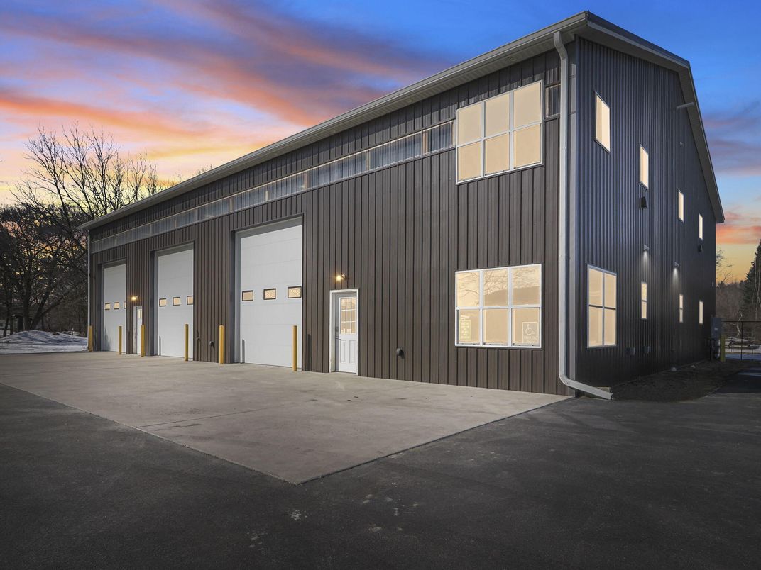 Attached, Exterior, Facade, Modern