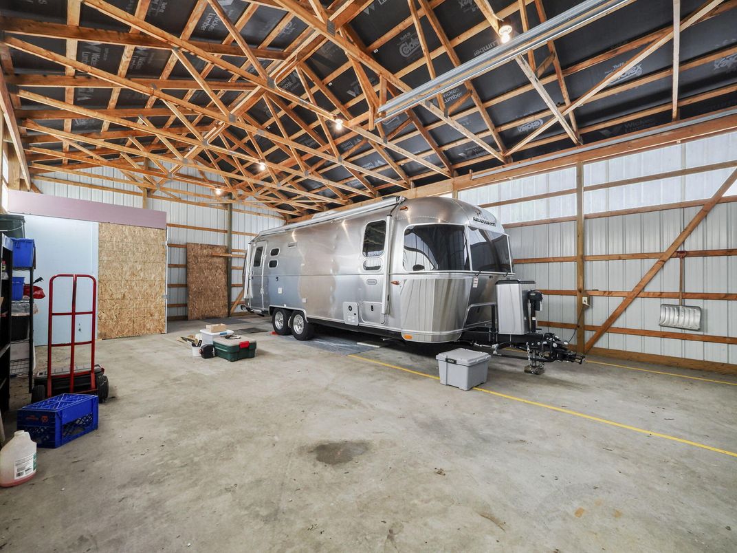 Garage, Interior, Wooden Beams