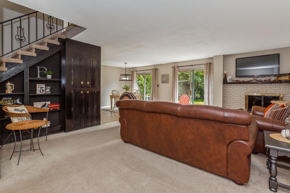 Dining room, Interior, Living room, Pendant Lights, Stone Walls