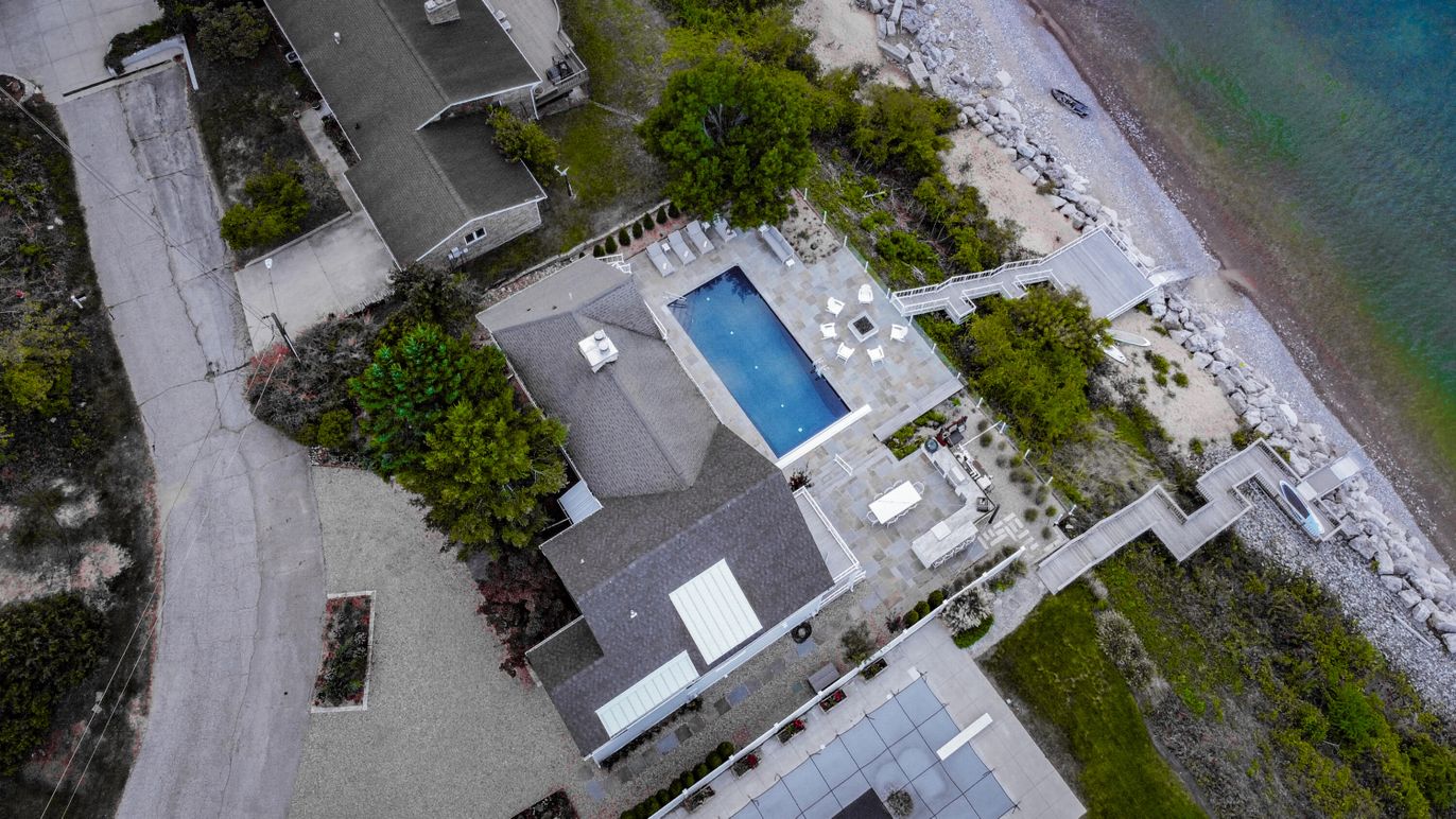 Exterior, Drone