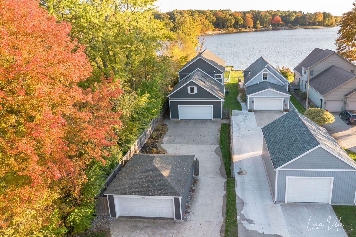 Detached Garage, Exterior