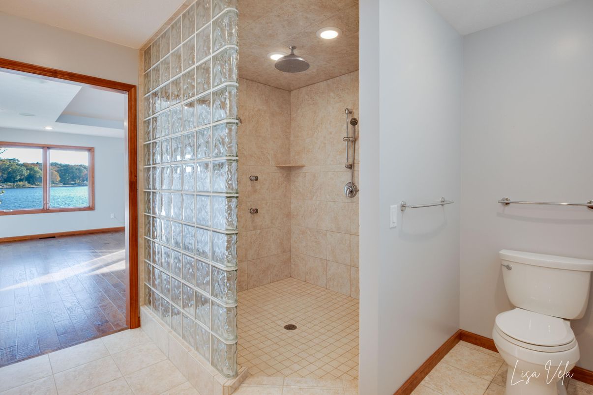 Bathroom, Interior, Recessed Lighting, Wood Texture Flooring