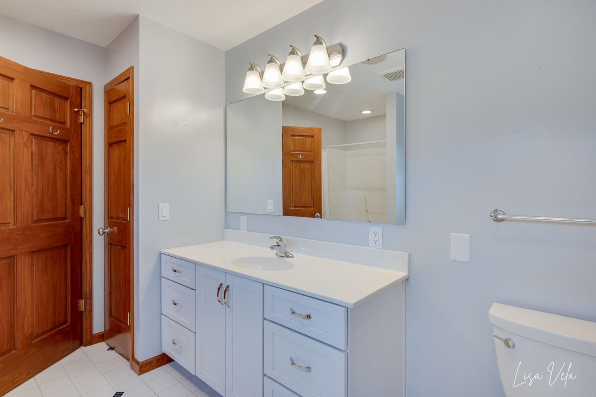 Bathroom, Interior, Recessed Lighting