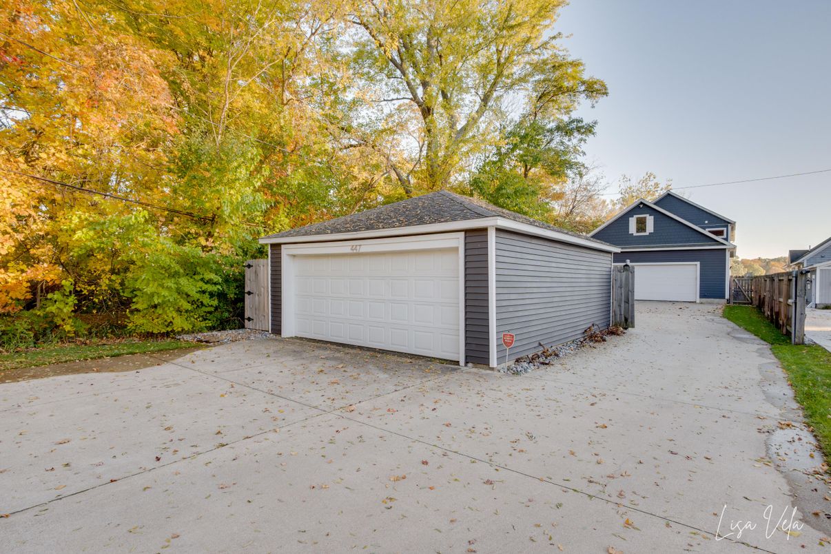 Detached Garage, Exterior