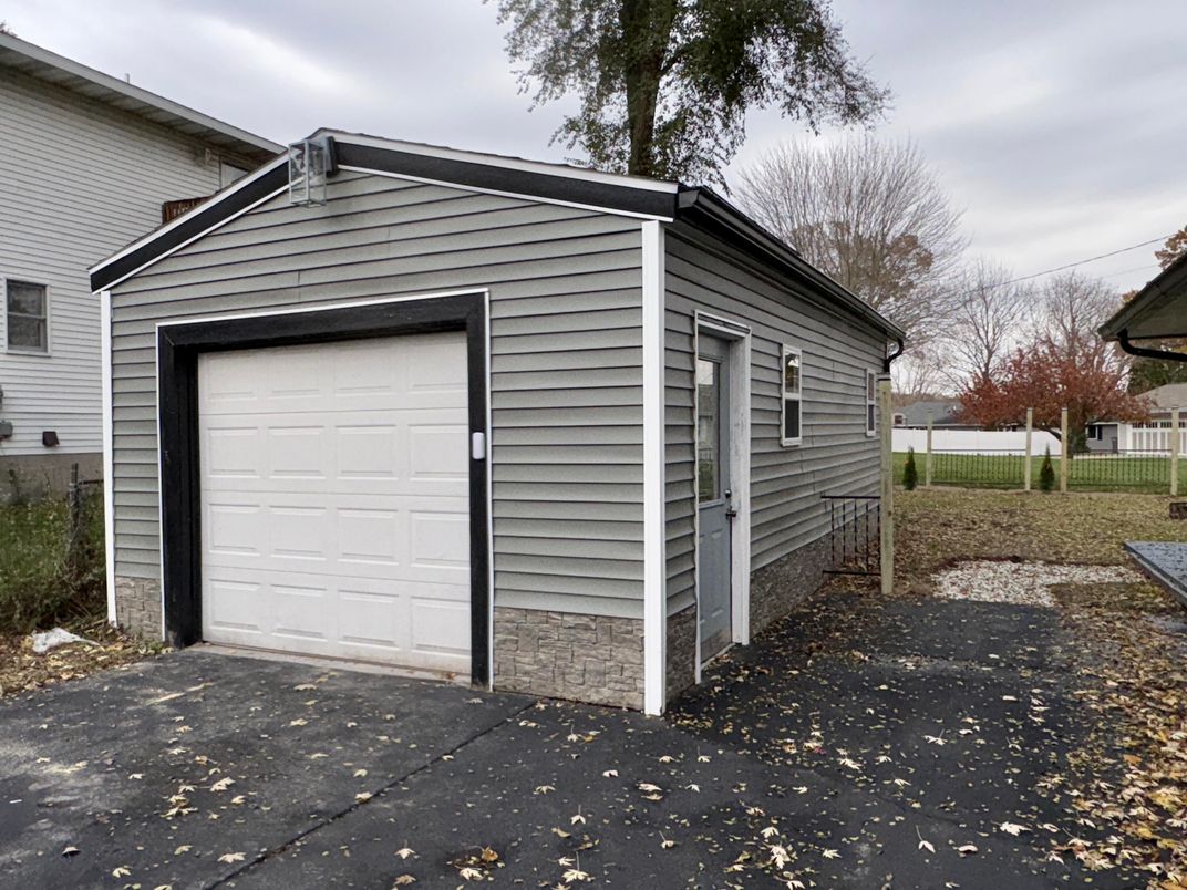 Detached Garage, Exterior