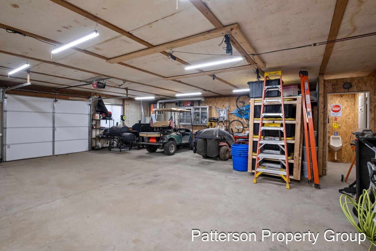 Garage, Interior