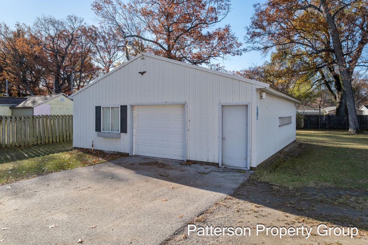 Detached Garage, Exterior