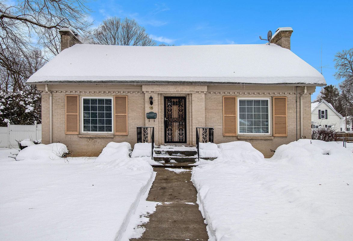 Exterior, Facade, Brick Facade, Cape Cod