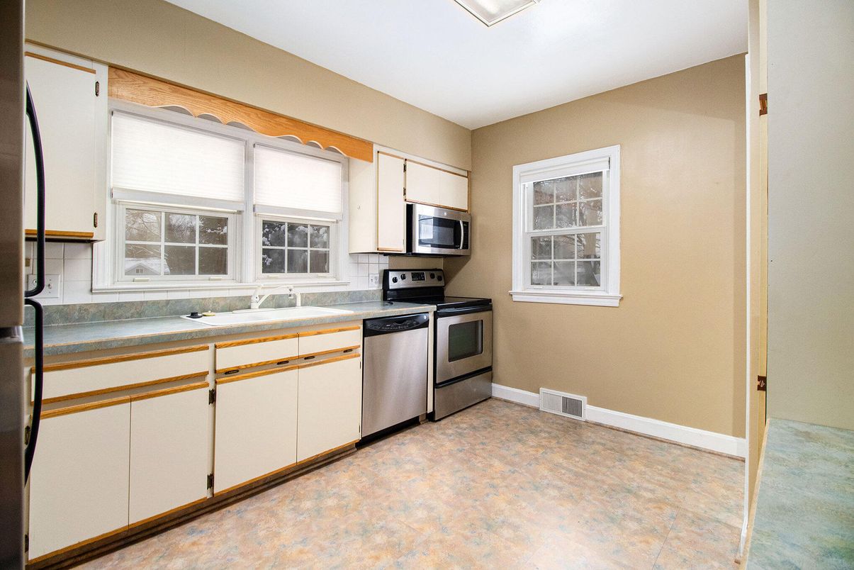 Interior, Kitchen, Stainless Steel Appliances
