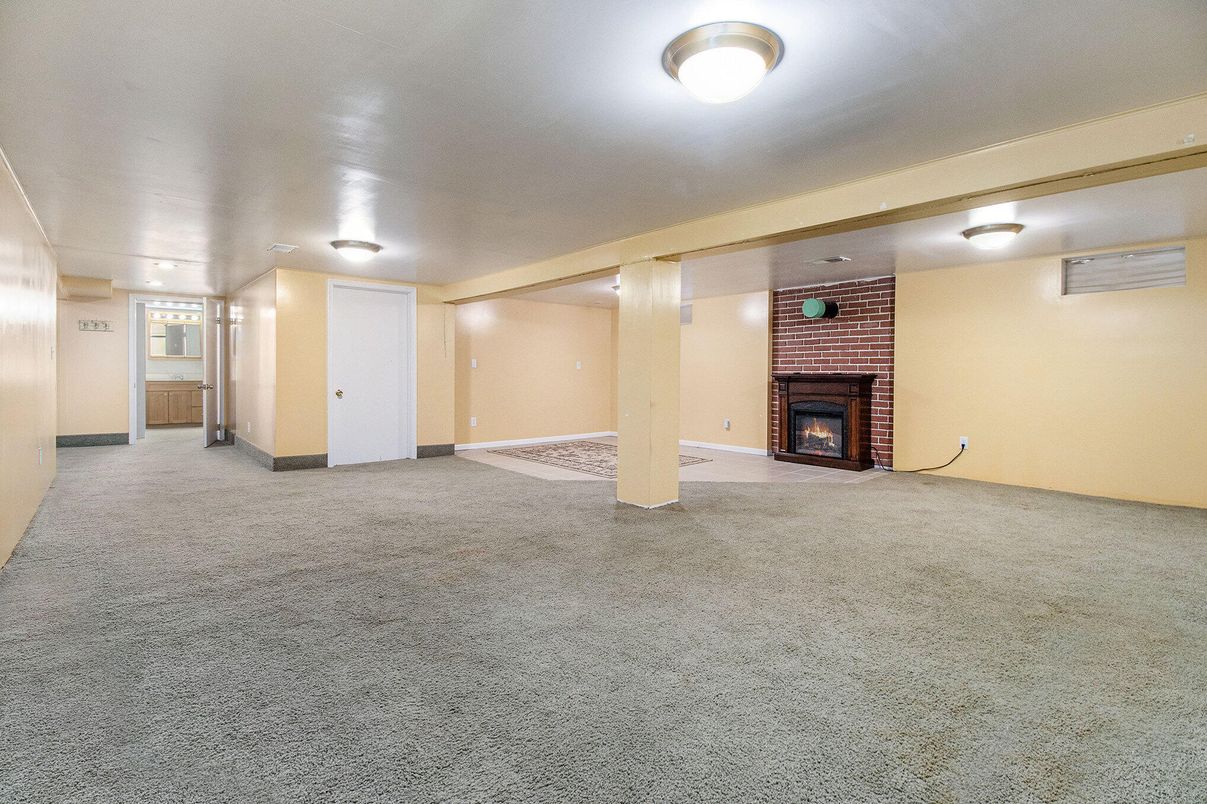 Empty room, Fireplace, Interior