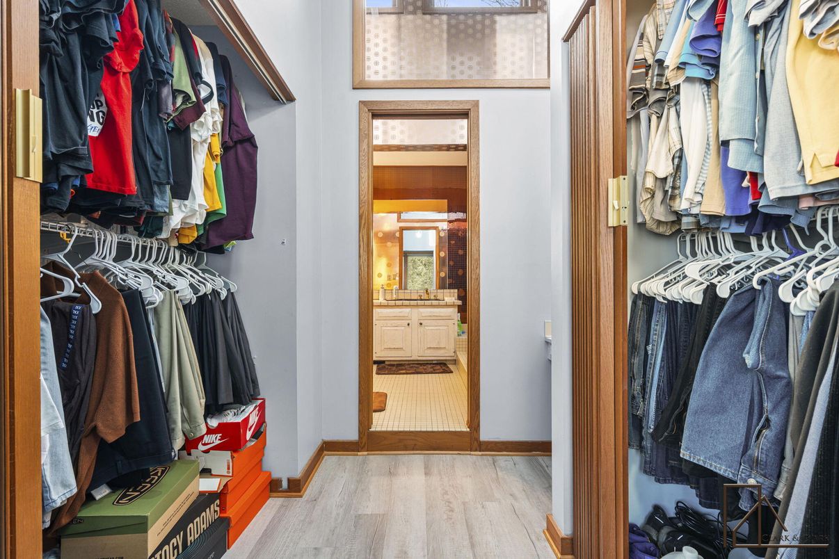 Interior, Walk-in Closets, Wood Texture Flooring