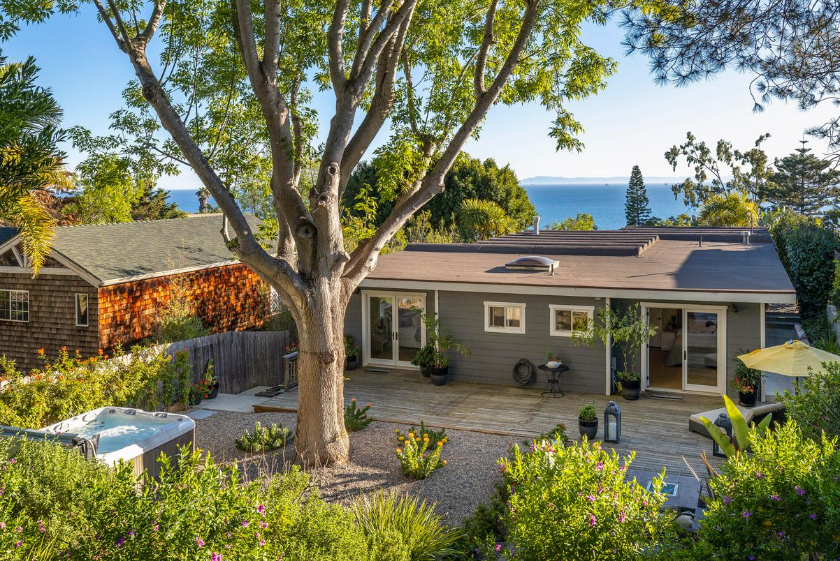 Exterior, Hot Tub, Water