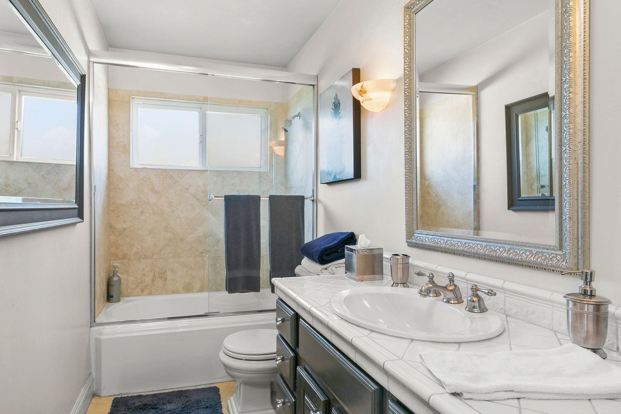 Bathroom, Interior, Tile Countertops