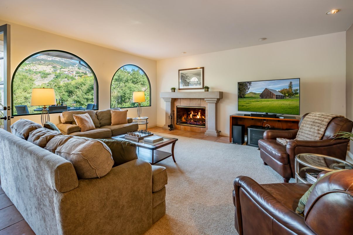 Fireplace, Interior, Living room, Recessed Lighting