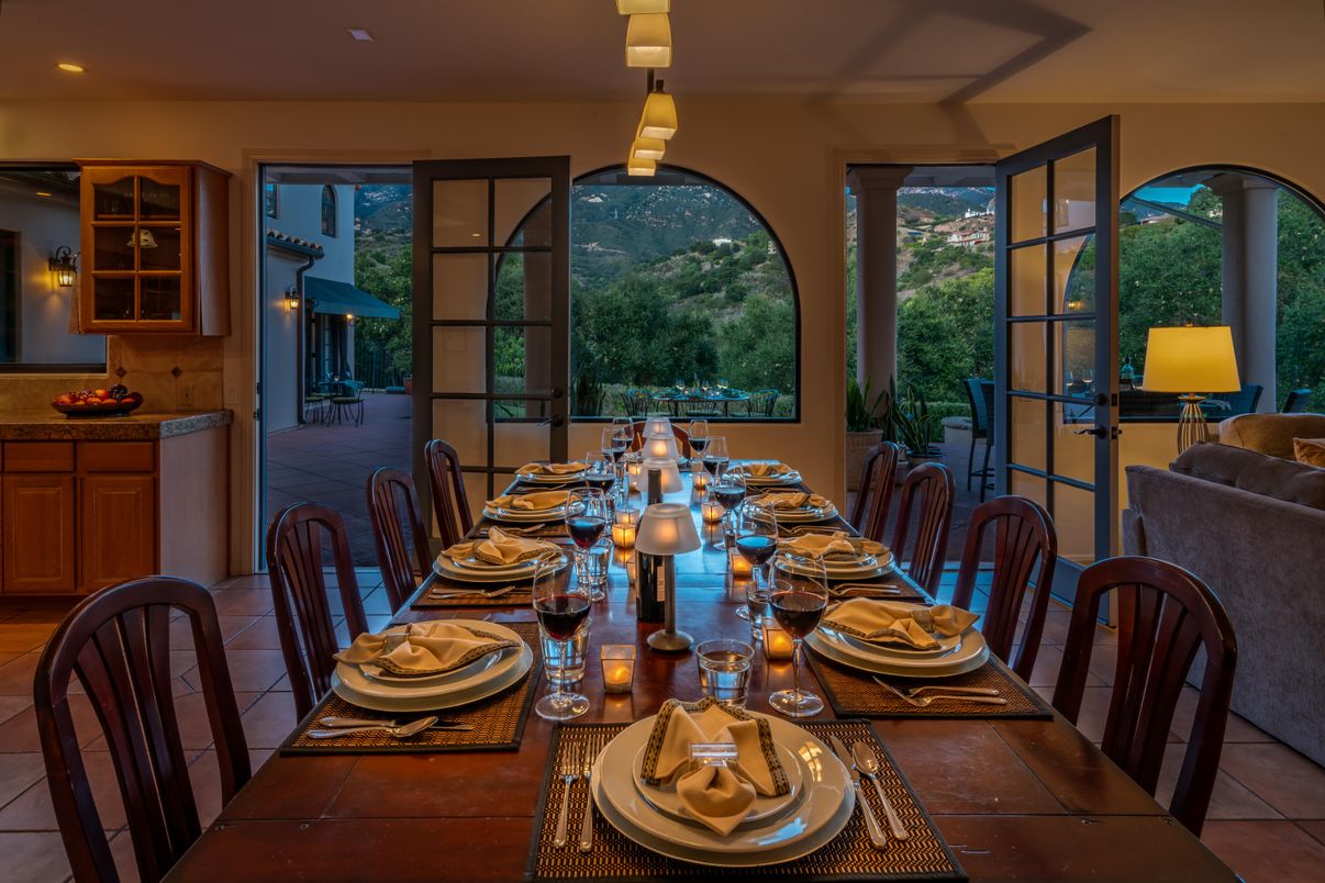 Dining room, Interior, Recessed Lighting