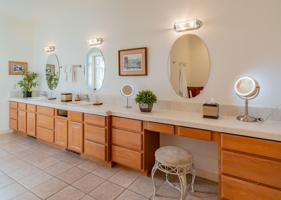 Bathroom, Dual Sink Vanities, Interior