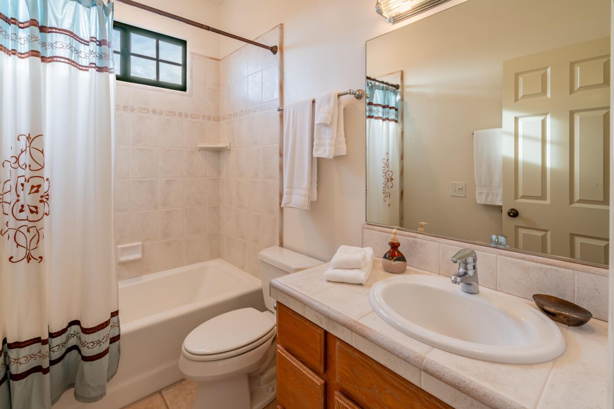 Bathroom, Interior, Tile Countertops