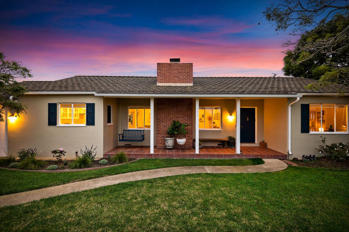 Backyard, Exterior, Facade, Brick Facade, Ranch