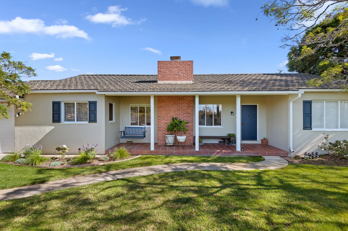 Backyard, Exterior, Facade, Brick Facade, Ranch