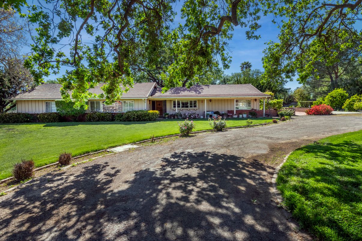 Backyard, Exterior, Facade, Ranch