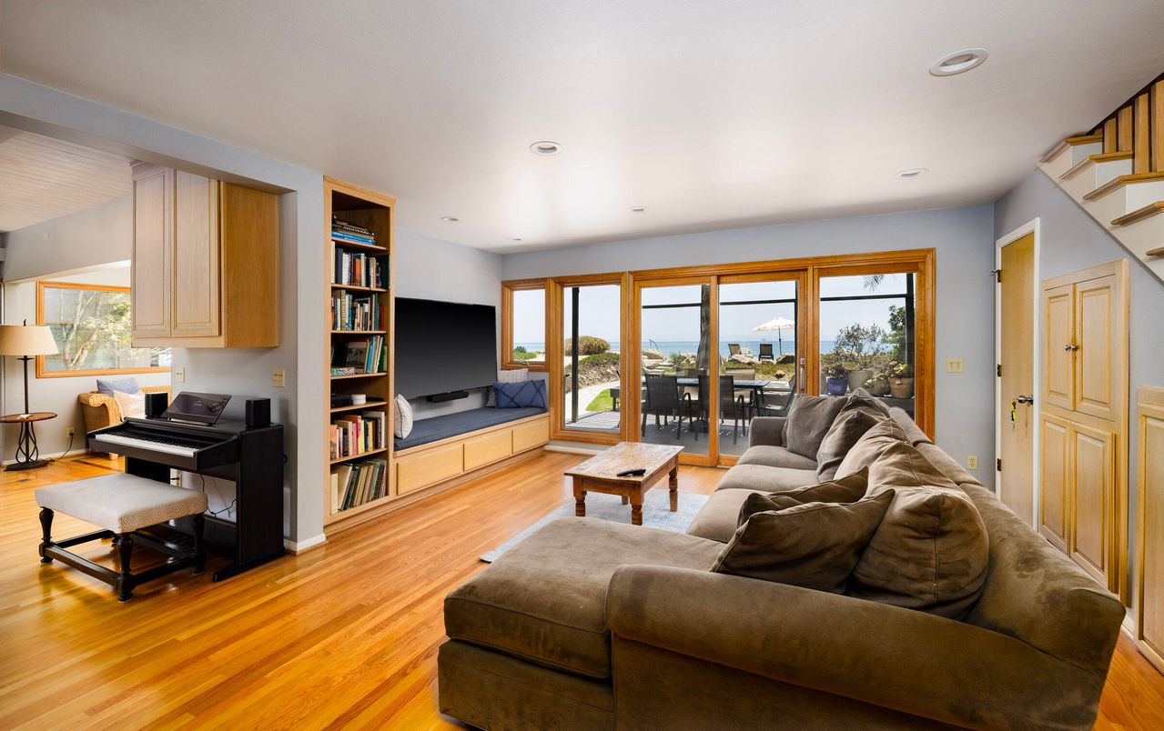 Interior, Living room, Piano, Recessed Lighting, Wood Texture Flooring