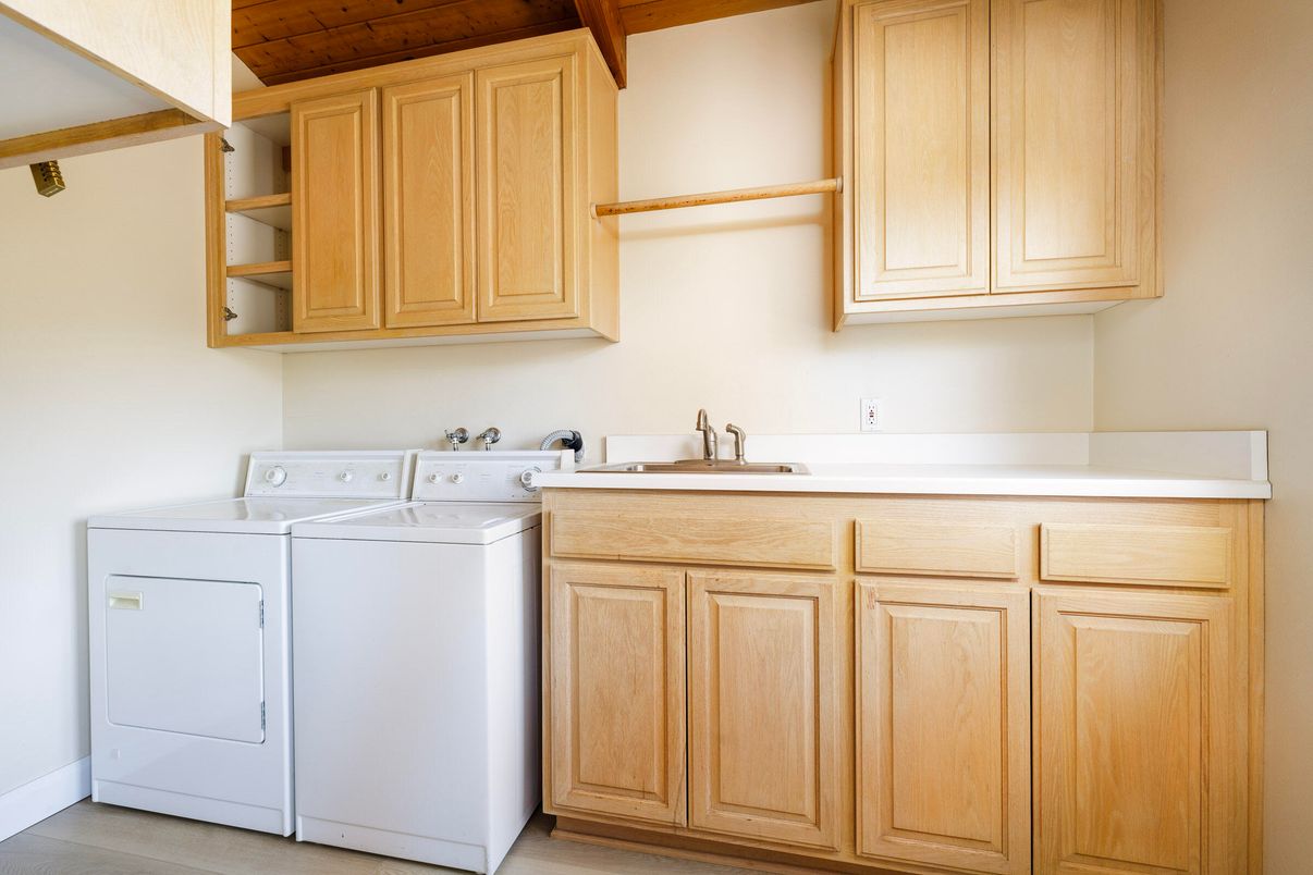 Interior, Washer, Wooden Beams, Wooden Ceilings