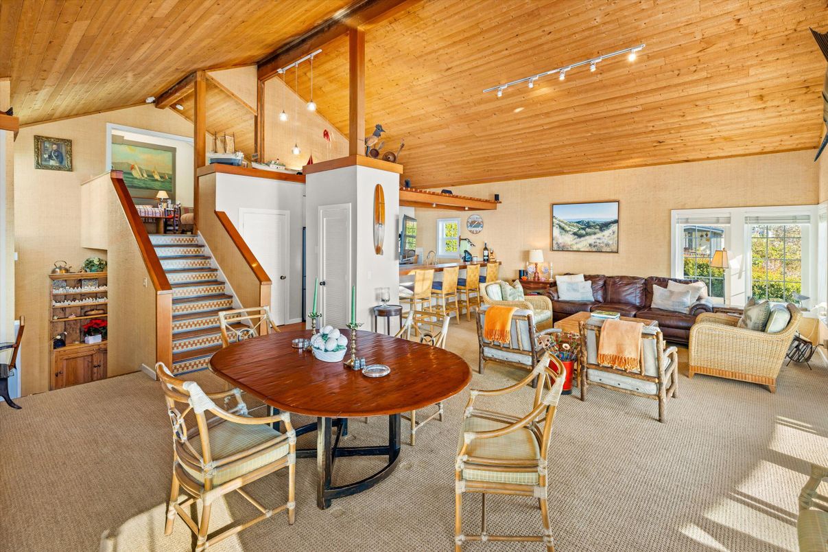 Dining room, Interior, Living room, Recessed Lighting, Wooden Beams, Wooden Ceilings