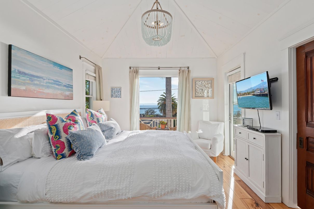 Bedroom, Interior, Water, Wood Texture Flooring