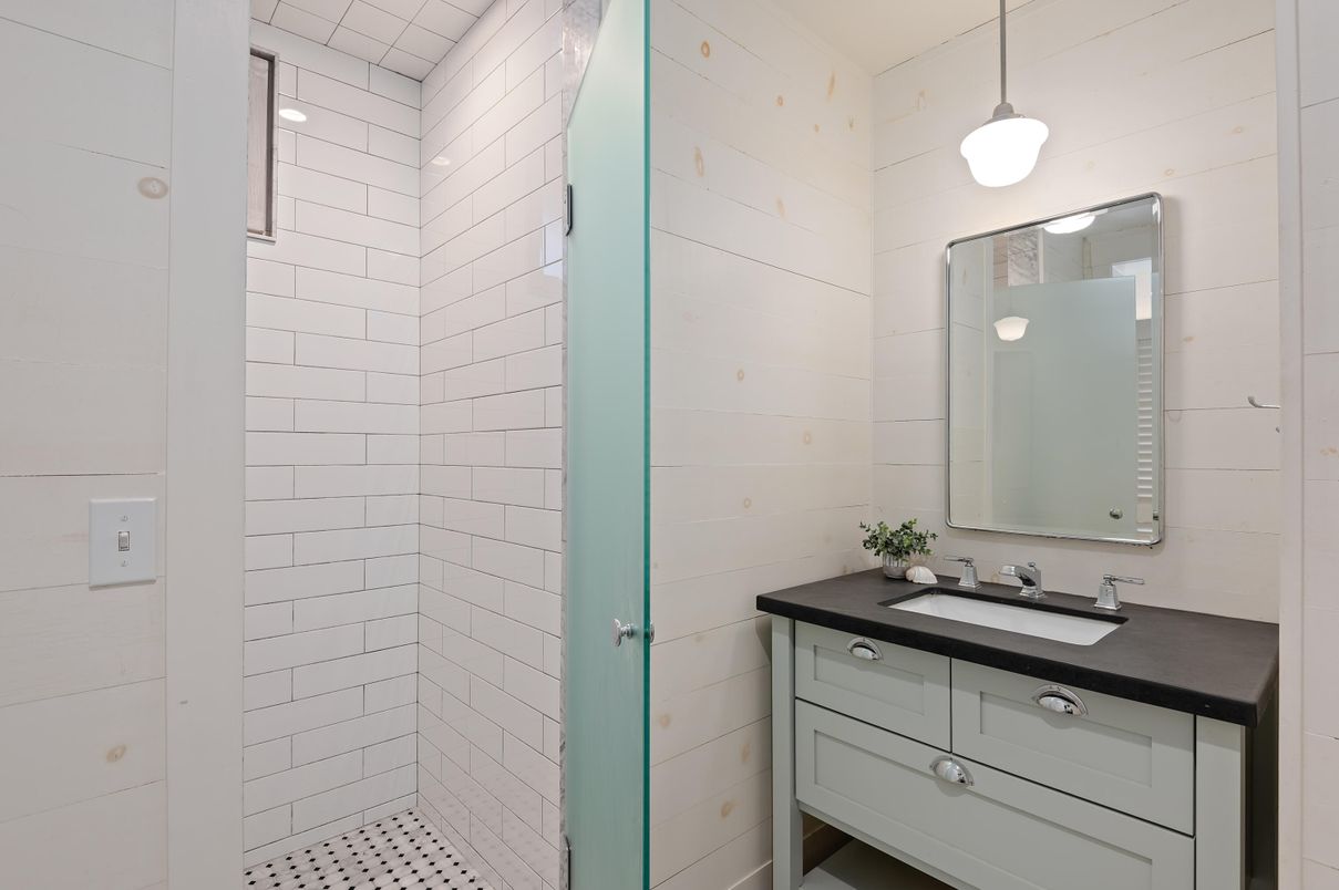 Bathroom, Interior, Pendant Lights