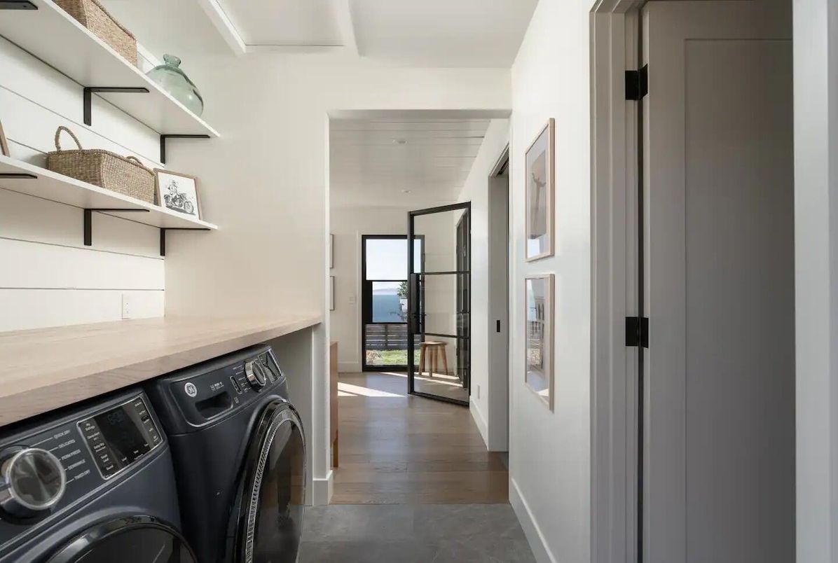 Interior, Washer, Wood Texture Flooring
