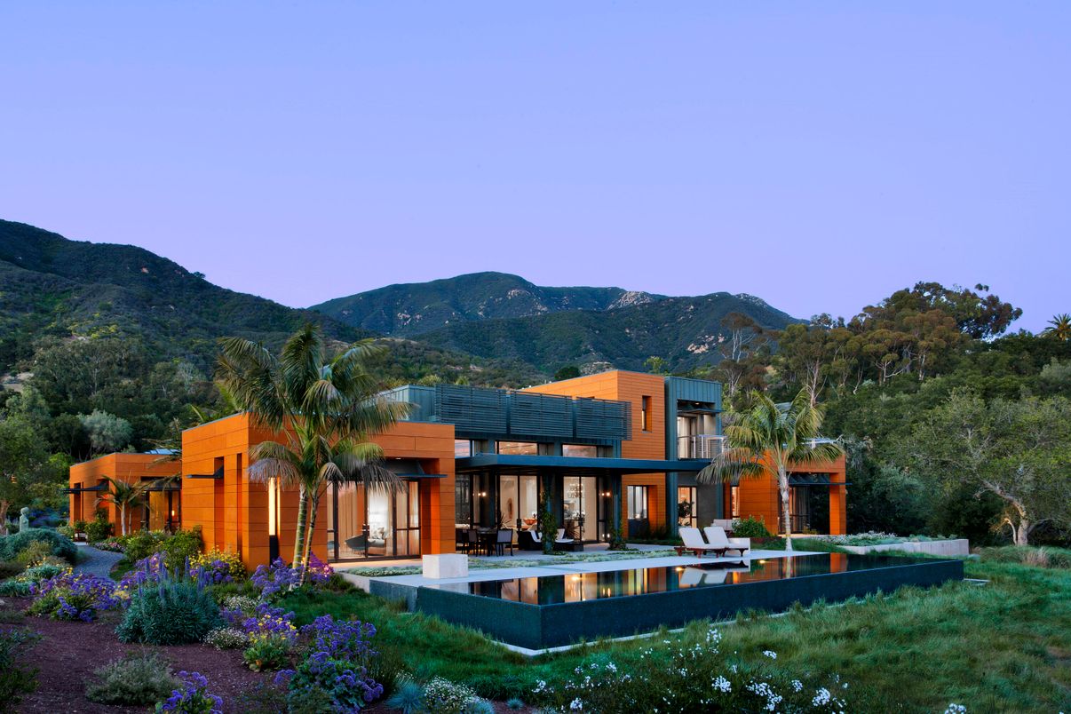 Backyard, Exterior, Facade, Pool, Modern