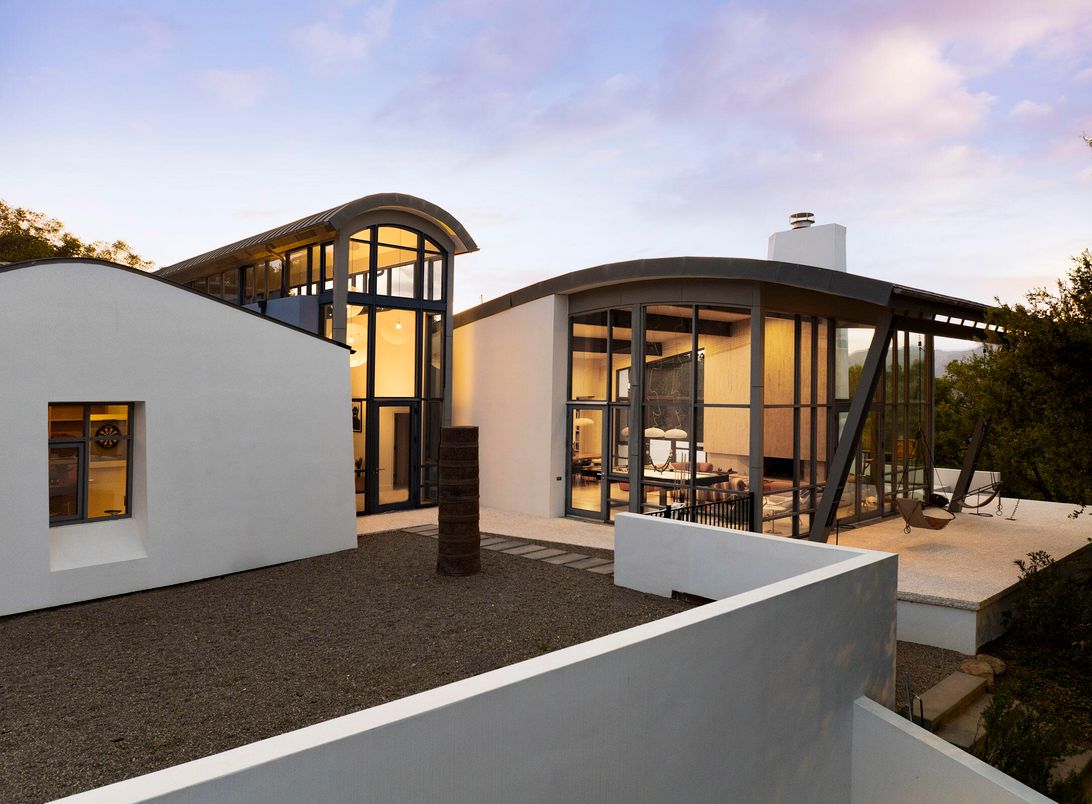 Backyard, Exterior, Facade, Modern