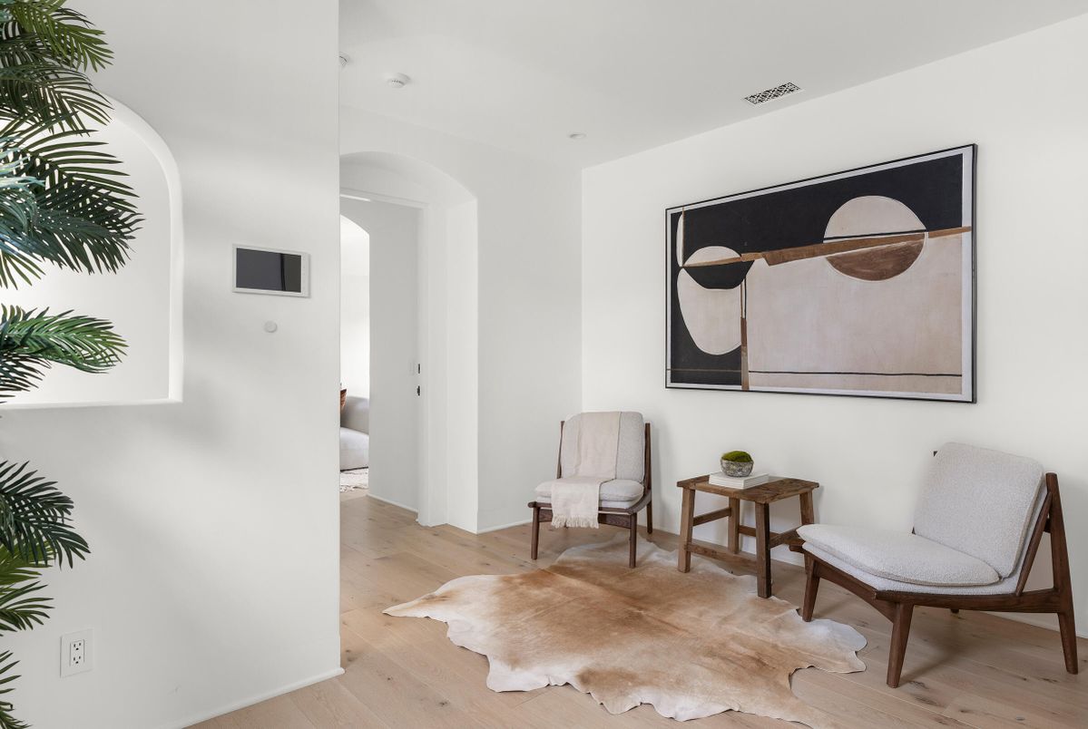 Interior, Pendant Lights, Wood Texture Flooring