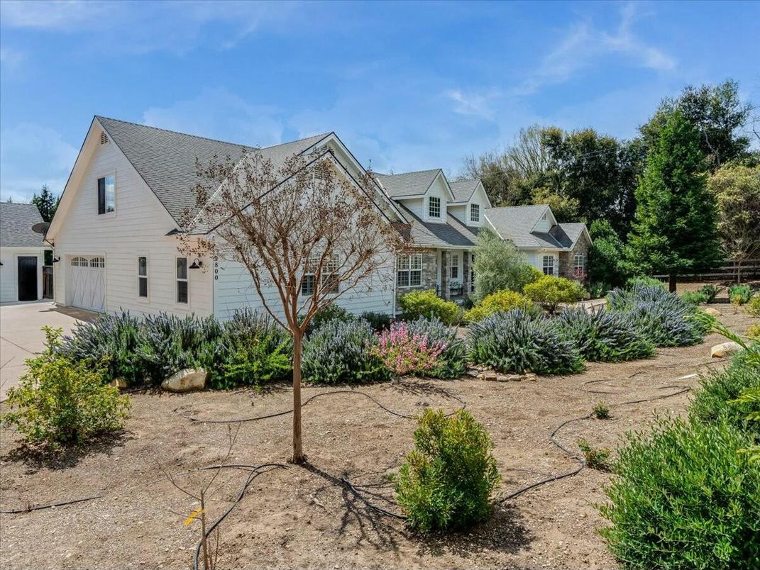 Attached, Exterior, Facade, Farmhouse