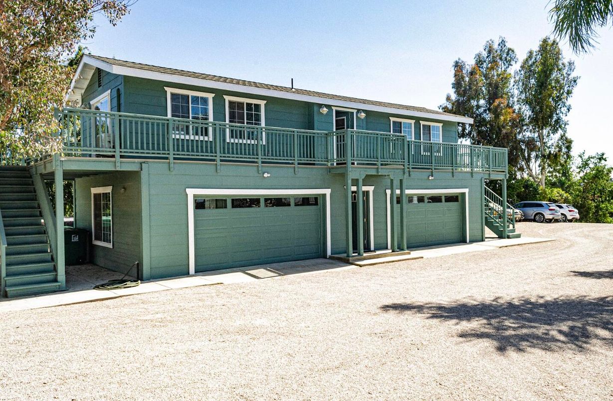 Attached, Exterior, Facade, Modern