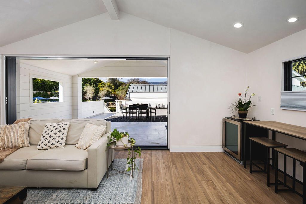 Interior, Piano, Recessed Lighting, Wood Texture Flooring
