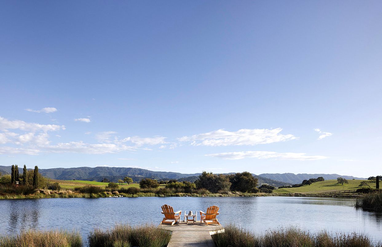 Exterior, Lake