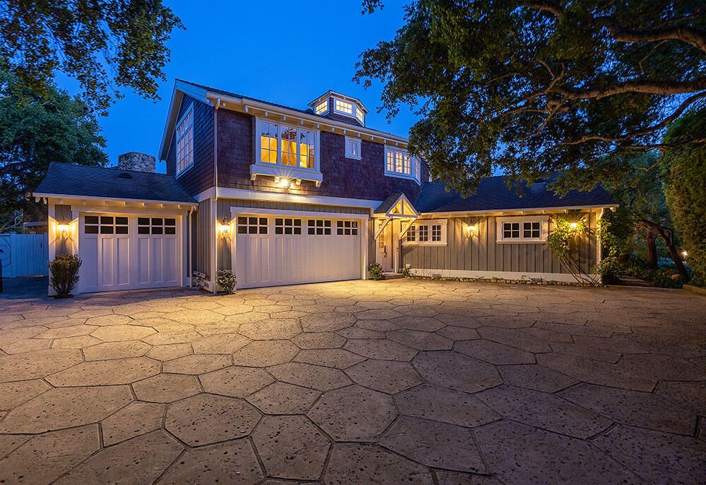 Attached, Exterior, Facade, Cape Cod