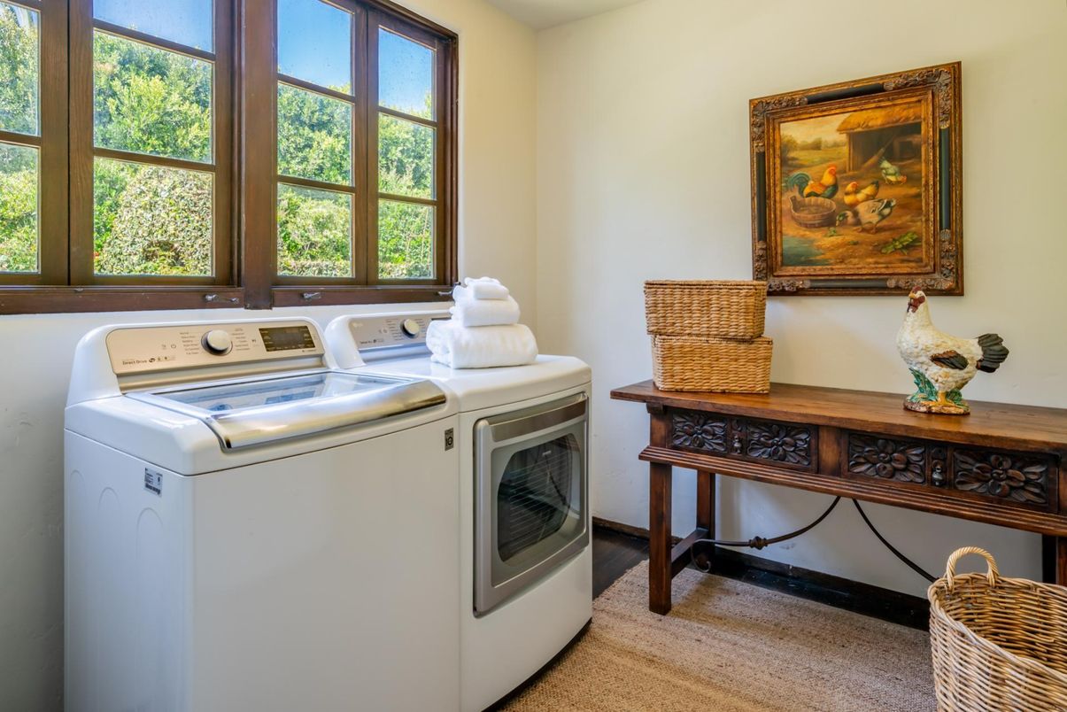 Interior, Washer, Wood Texture Flooring