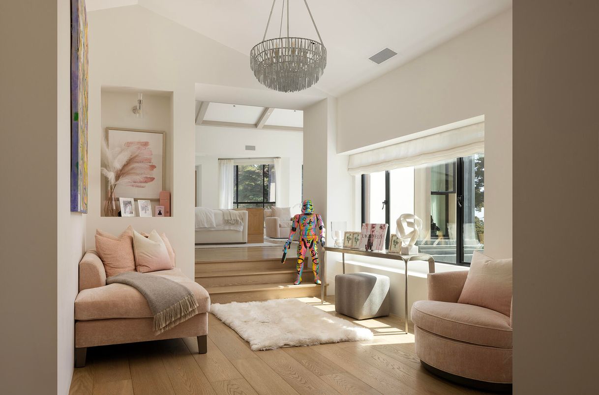 Interior, Pendant Lights, Wood Texture Flooring