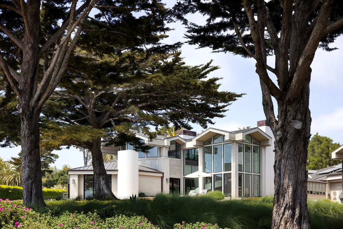 Exterior, Facade, Modern