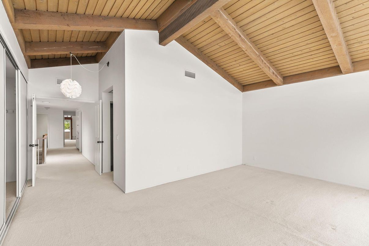 Empty room, Interior, Pendant Lights, Wooden Beams, Wooden Ceilings